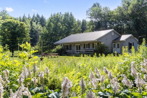 Smuggler's Notch Mountain House with hot tub & river