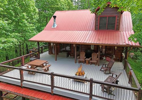 Sophisticated 3BR Cabin Luxury, Decks & Firepits