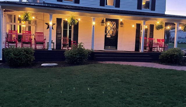Spacious 5BR Farmhouse Sleeps 10 Perfect for Families Near Two Lakes