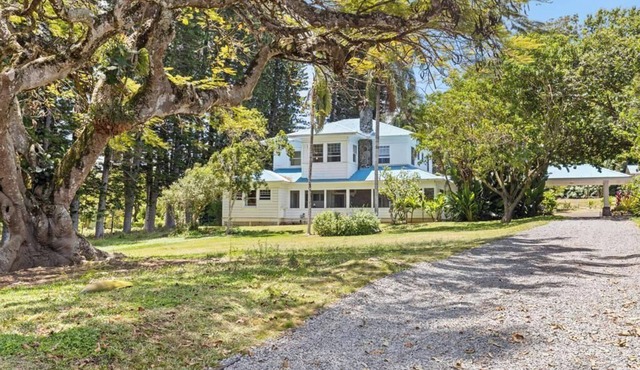 Spacious 6-bedroom house in brilliant Hawi with WiFi, fitness room