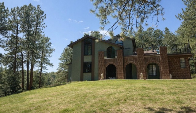 Spacious Colorado Retreat, Game Room, Solarium, Patios & Mountain View’s