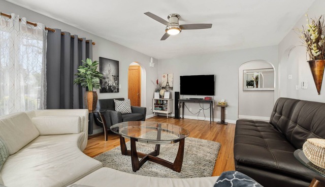 Spacious Family Home w/Garage Game Room & Office!