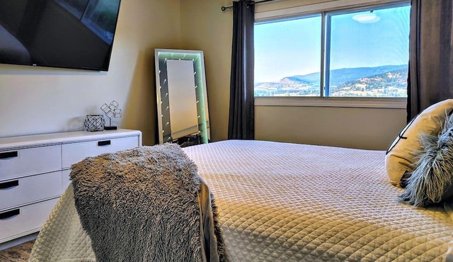 Spacious Mountain View Modern Guest Suite in Coldstream