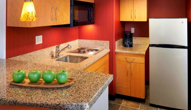 Spacious Unit with Full Kitchen, Free Breakfast, Pet-friendly Property! in Warren