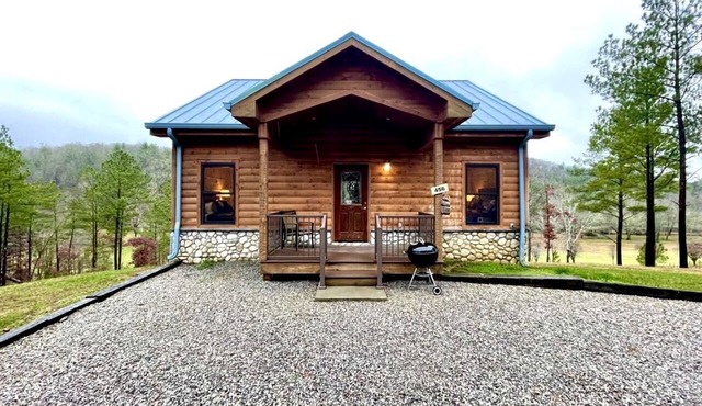 Spectacular Secluded Cabin with Barbecue and Fireplace in Tellico Plains, Tennessee