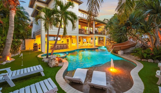 Steps to Beach/Siesta Village-Resort Pool w/Slide