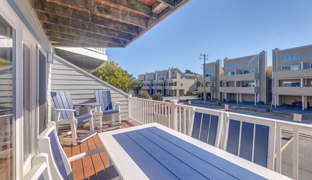 Steps to Ocean: Colorful Beach Townhouse in Fenwick Island