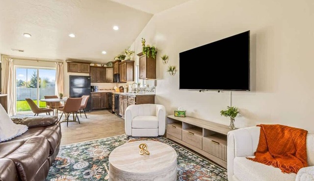 Stylish 3BR Retreat Sleeps 9 Garden & Garage