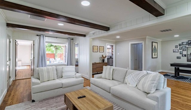 Stylish home ~15 mins from Med Ctr & NRG Stadium