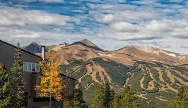 Suite Sleeps 6 | Hot Tub | Lounge | Concierge