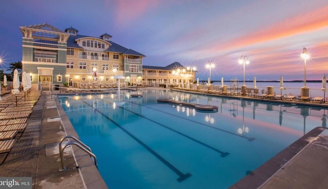 ⭐️SUNSET ISLAND Luxury Large Home IN/Outdoor Pools Private Beach Parking Linens⭐️