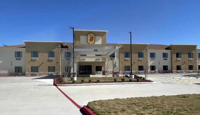 Super 8 by Wyndham Baytown