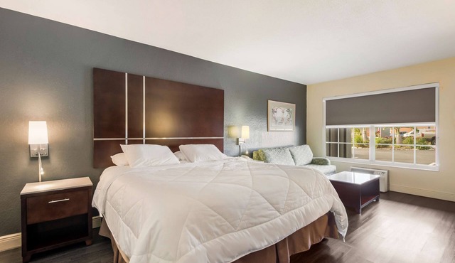 SureStay Hotel by Best Western Sarasota Lido Beach