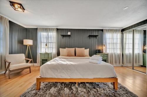 Swann Ave House 4B 3B Sleeps 10 Near Hyde Park