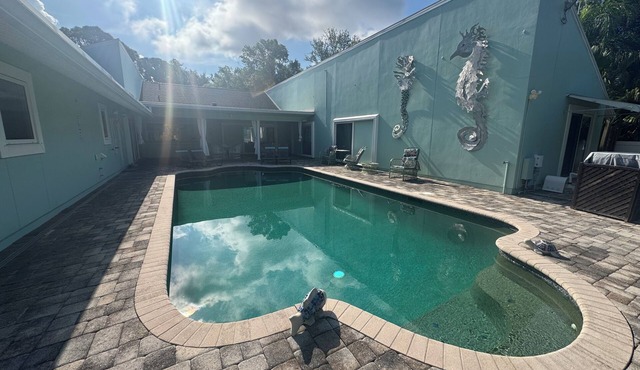 The Blue Room with Saltwater Pool Adult Only No Pets