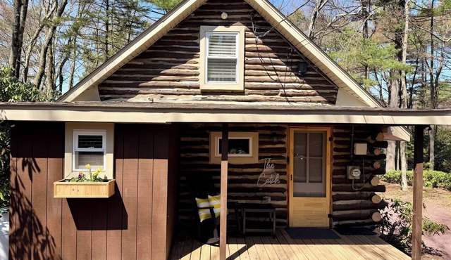 "The Catch" Waterfront Log Cabin for Two, Hot Tub