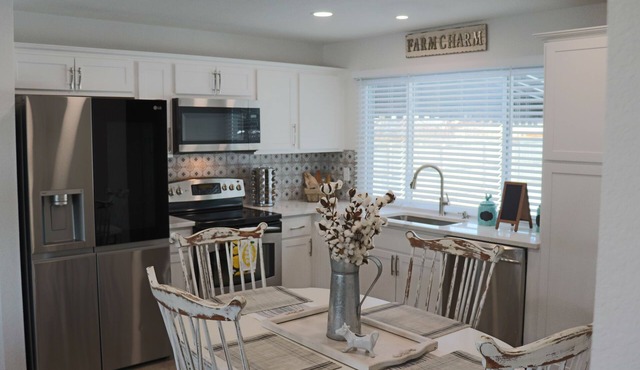 The Farmhouse | Centrally Located | Clean |