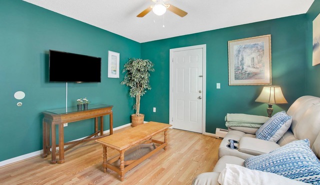 The Gem! Cozy 1-bedroom with AC and WiFi in charming Hartford with office space