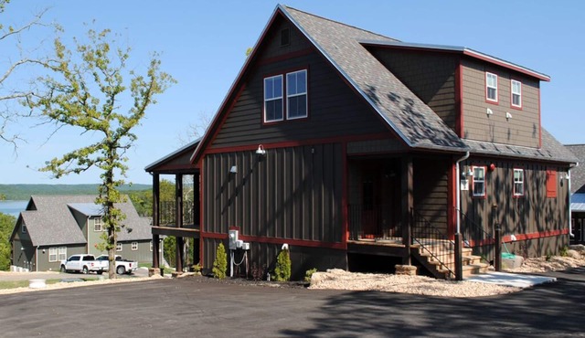 The Heights #14 Luxury Retreat - 5 Bed, 5.5 Bath, Sleeps 14, Hot tub, fire pit.