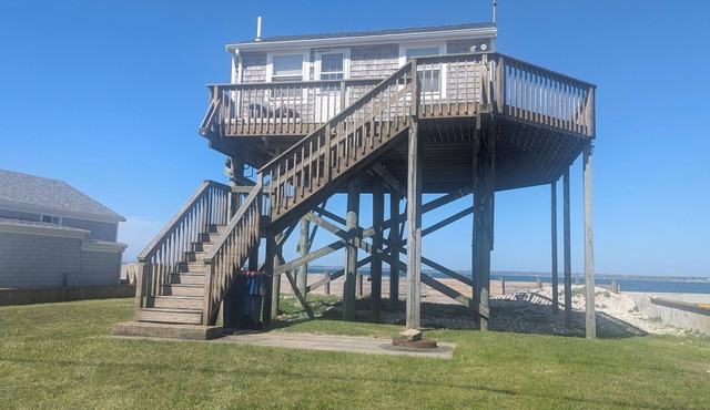 The Sky-High Beach House: Panoramic Waterfront views