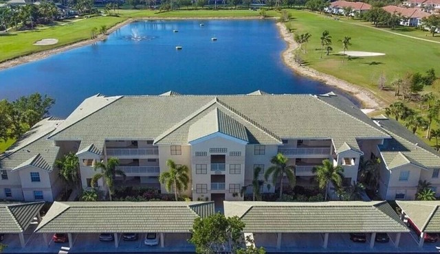Third Floor Living with Golf Course views!
