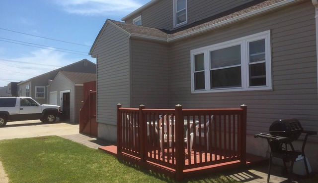 TOP BRIGANTINE LOCATION! MODERN HOME. WALK TO BEACH, EATERIES. DOGS WELCOME.
