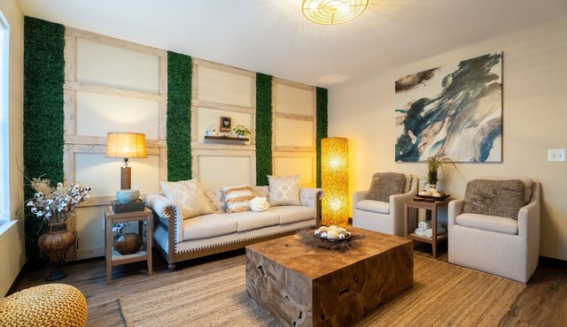 Townhome with a peaceful, soothing vibe, featuring KING and QUEEN size beds