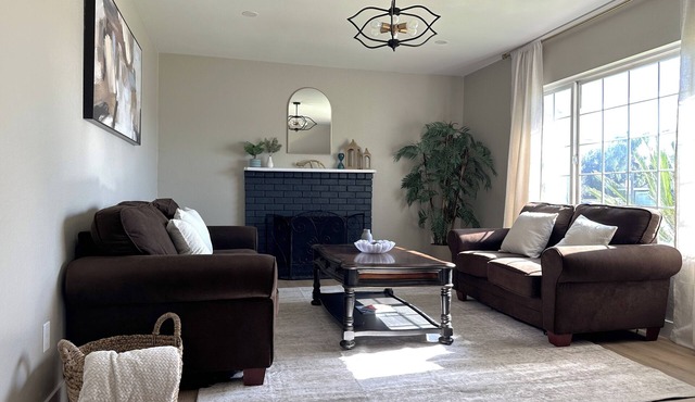 Tranquil 4BD/2BA Home Base in the Center of Ontario, with a large back yard!