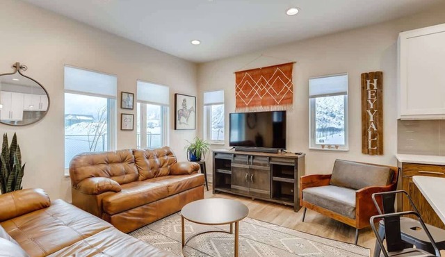 Trekker Townhome | Mountain Charm | New Floors!