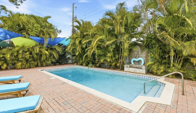 Trish's Beach Retreat with Pool/Spa by Siesta Keys