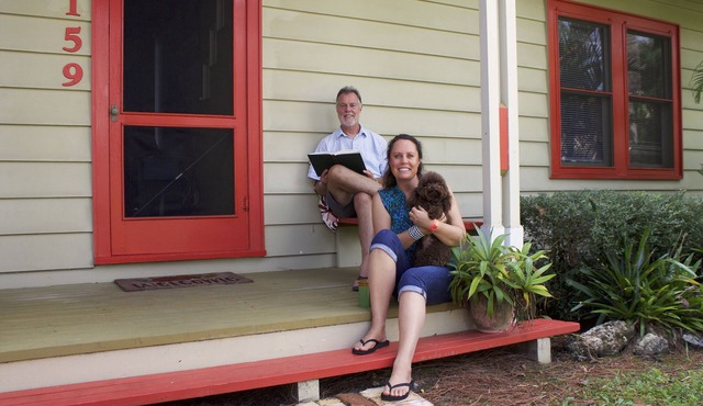 Tropical Bungalow-5 MIN WALK TO BEACH-15 MIN TO VILLAGE-MONTHLY RENTAL-PETS OK