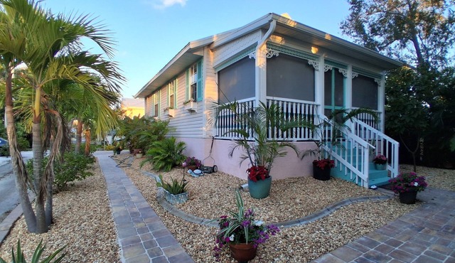 Tropical Key West Cottage Historic Punta Gorda – Walk to Downtown & Waterfront