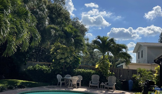 Tropical Oasis Beach Town Private Pool Home & Tiki Lanai Close to Beaches