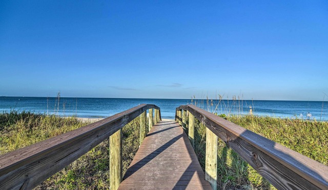 Tropical Pass-a-grille Gem w/Direct Beach Access!
