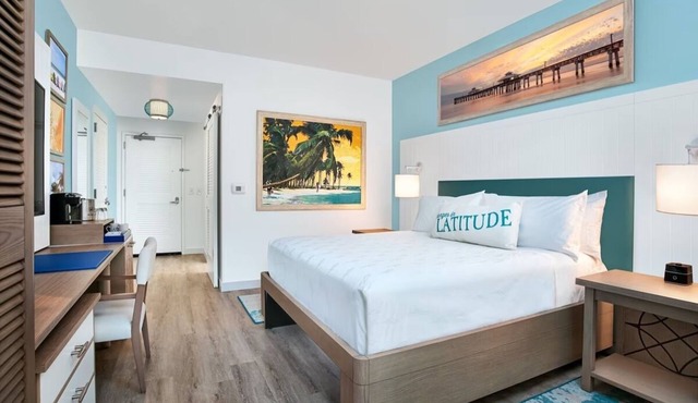 Tropical Romantic Getaway Steps Away from Sand w/Exclusive Beach Club Access