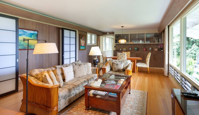 Tropical, secluded getaway with ocean views, covered lanai, grill, & fast WiFi