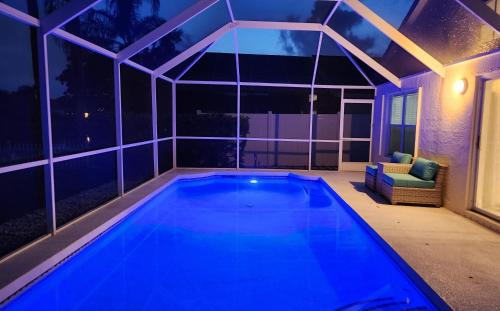 Turtle Bay Cottage! Cozy home with private pool! Water view!