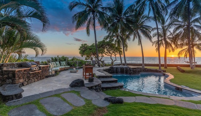 Ultra private oceanfront gated compound with pool & spa just minutes from town.
