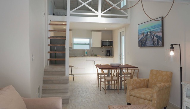 Vacation starts here! Lovely cottage a few steps away from Lido Beach! unit 4