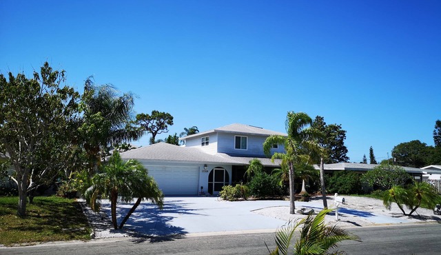 Villa Colleen 4 BR 4 BA, solar heated Pool near Siesta Key Beach