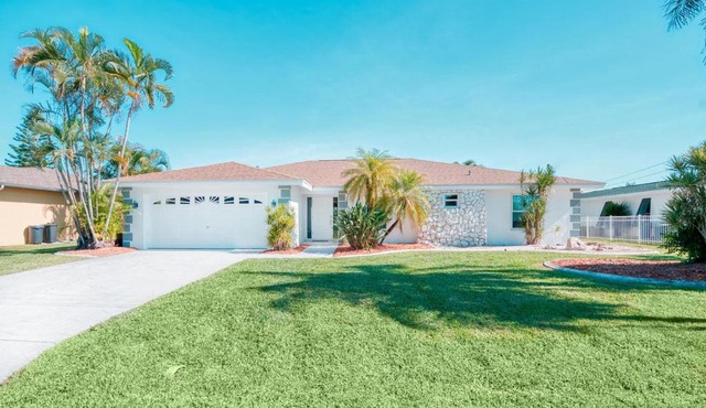 Villa White Shell - beautiful 4 bedroom holiday villa with great boat access