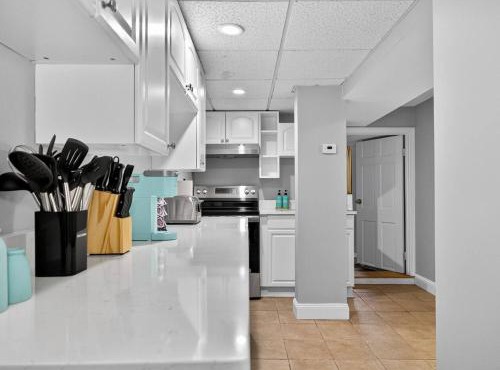 Vintage 2BR apt in Boston with Free Parking
