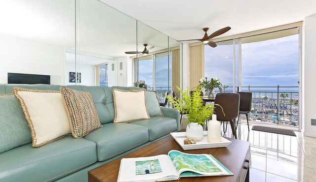 Waikiki Ocean & Yacht Harbor Views! Short Walk to Beach, Shops & Restaurants!