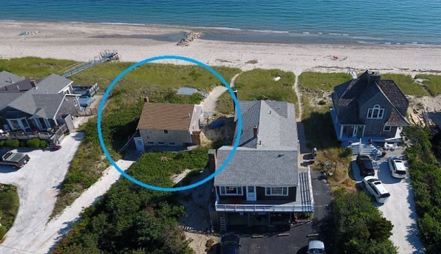 Wake up on the Beach! Classic Cape Cod Waterfront Cottage