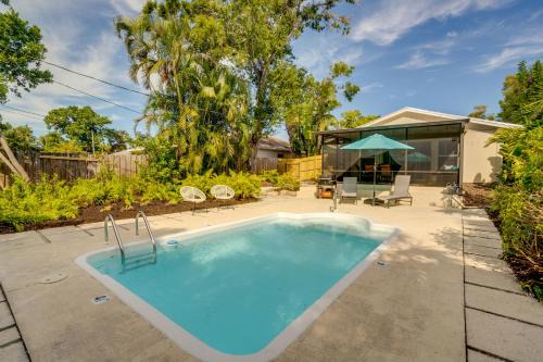 Walk to the Bay: Family-Friendly Oasis in Sarasota