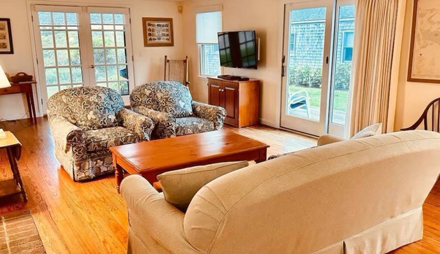 Walk to the beach! Entire home in Nantucket, Massachusetts