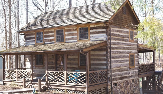 Waterfront Cabin close to Bridgewater in the best cove with deep water at dock!