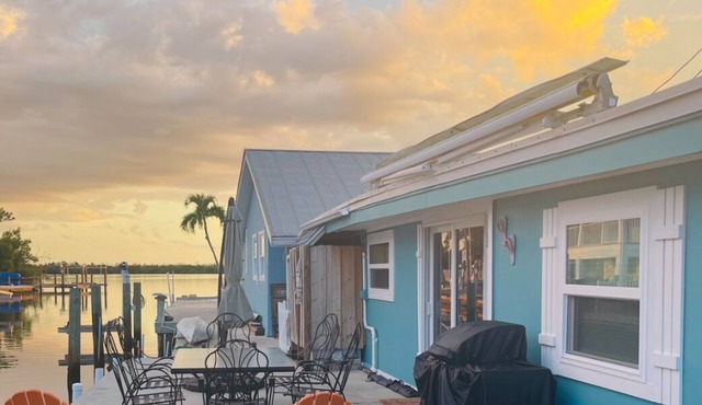 Waterfront Matlacha Cottage with Dock, Gorgeous Sunsets & Fishing!
