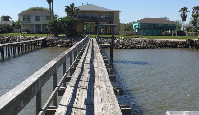Waterfront Property with a 300ft Pier w/Fishing Lights