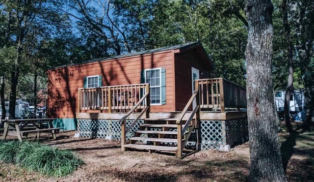 Weatherford Hideaway! Full Kitchen, Outdoor Pool, Near Peek-A-Boo Petting Zoo